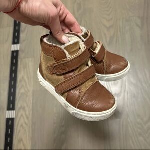 Ugg Brown Kids Shoes with Velcro Straps toddler size 7